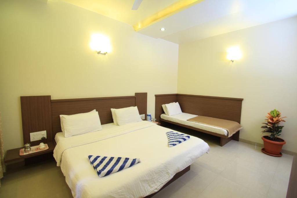 Hotel Sai Smaran Ширди Стая снимка