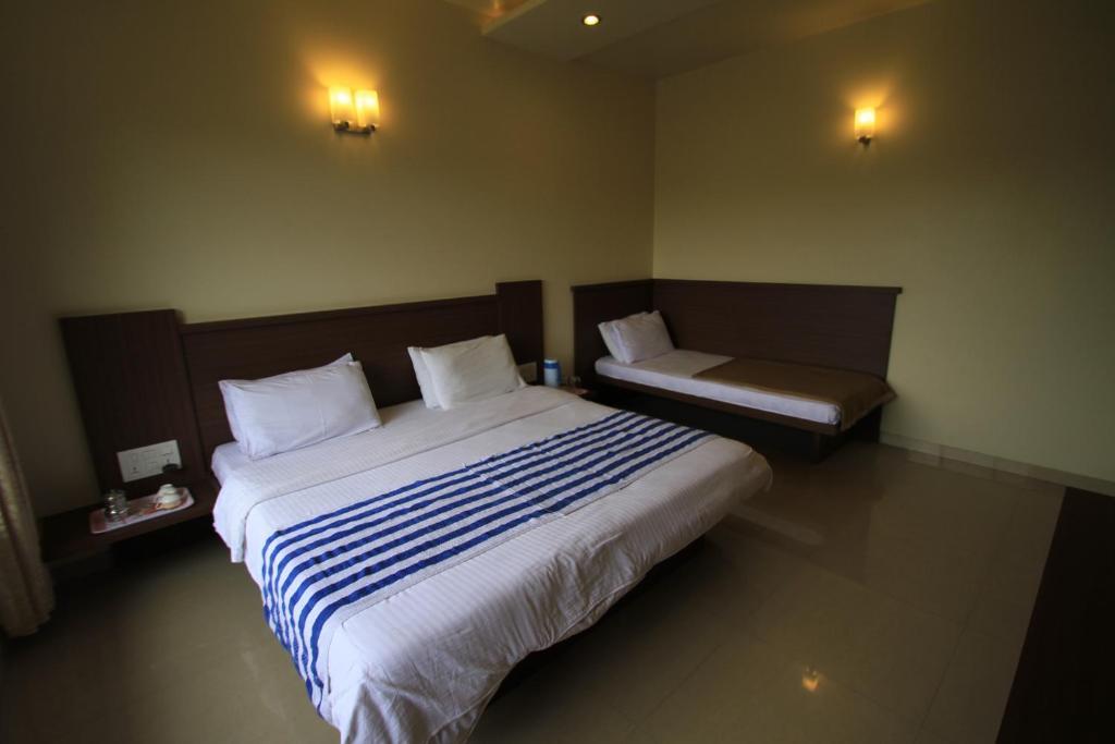 Hotel Sai Smaran Ширди Стая снимка