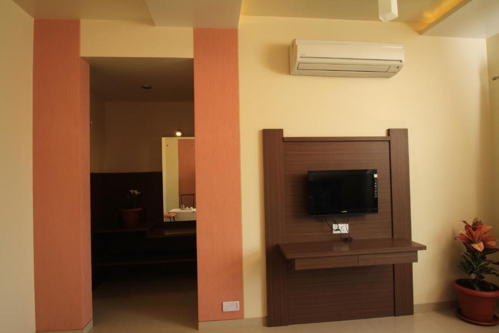 Hotel Sai Smaran Ширди Стая снимка