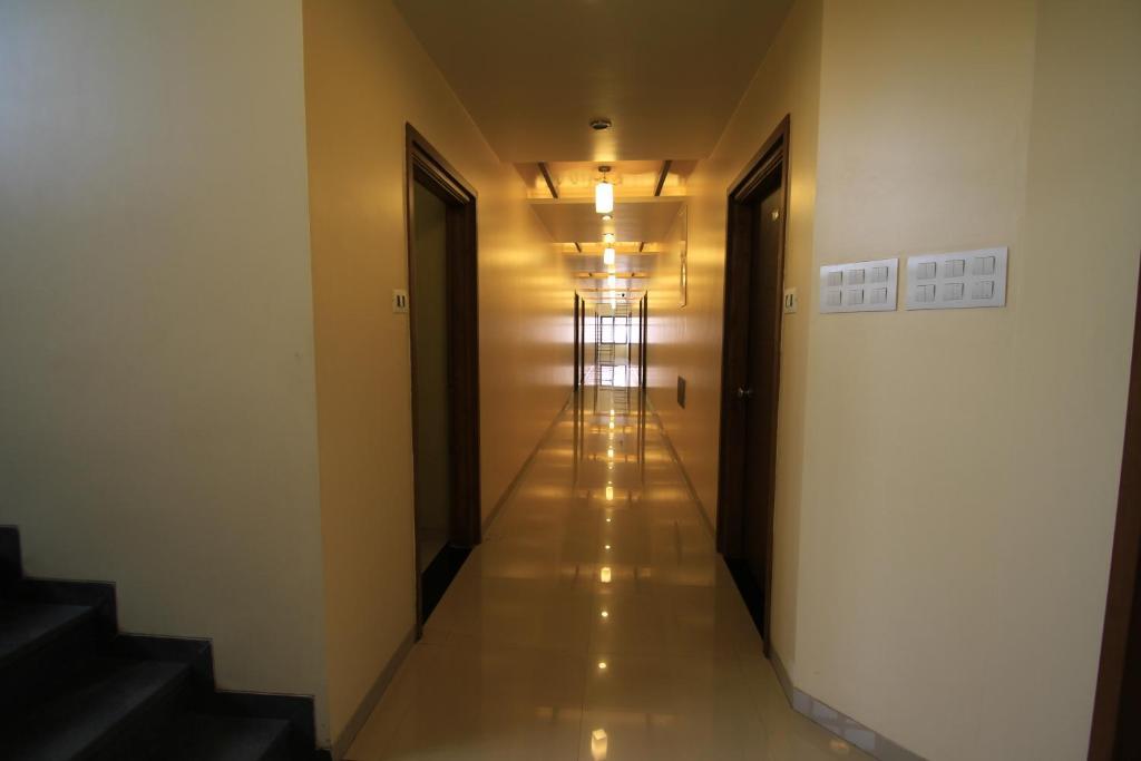 Hotel Sai Smaran Ширди Екстериор снимка