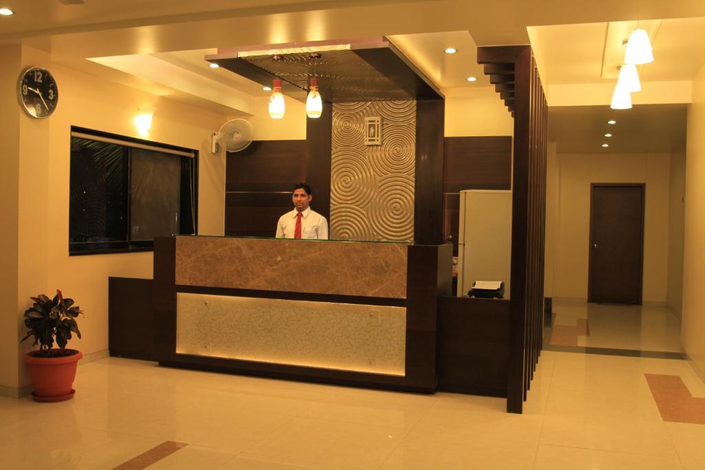Hotel Sai Smaran Ширди Екстериор снимка