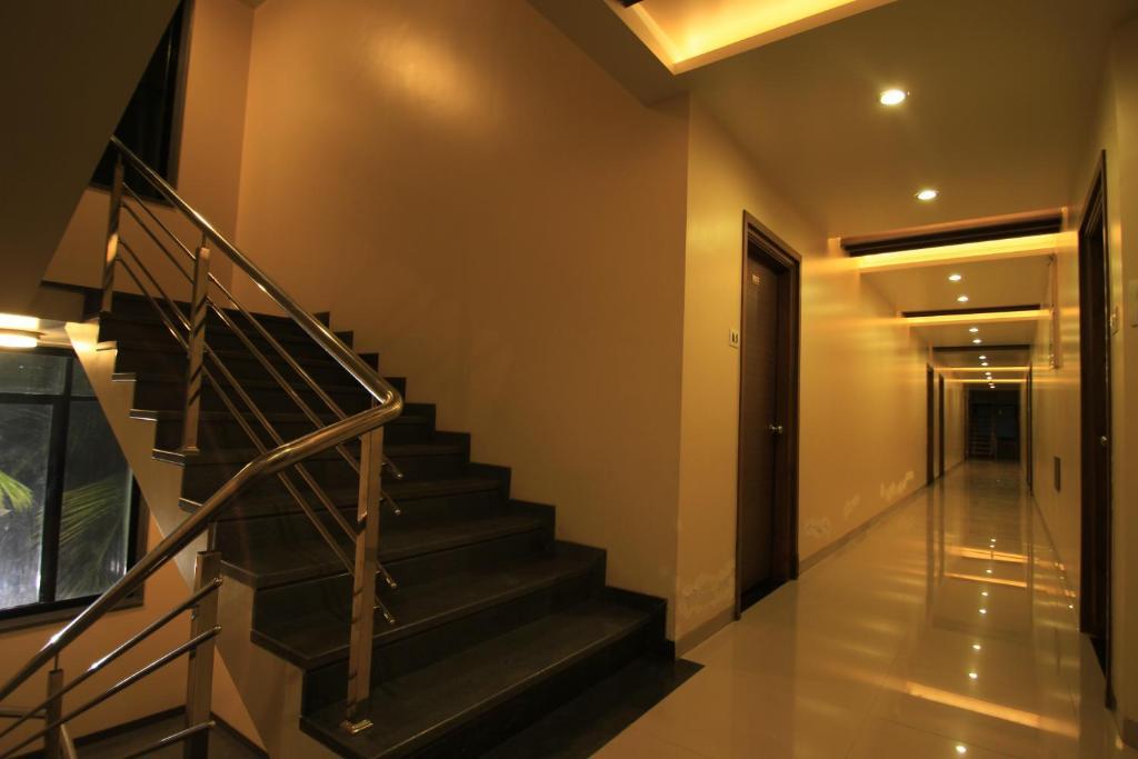 Hotel Sai Smaran Ширди Екстериор снимка