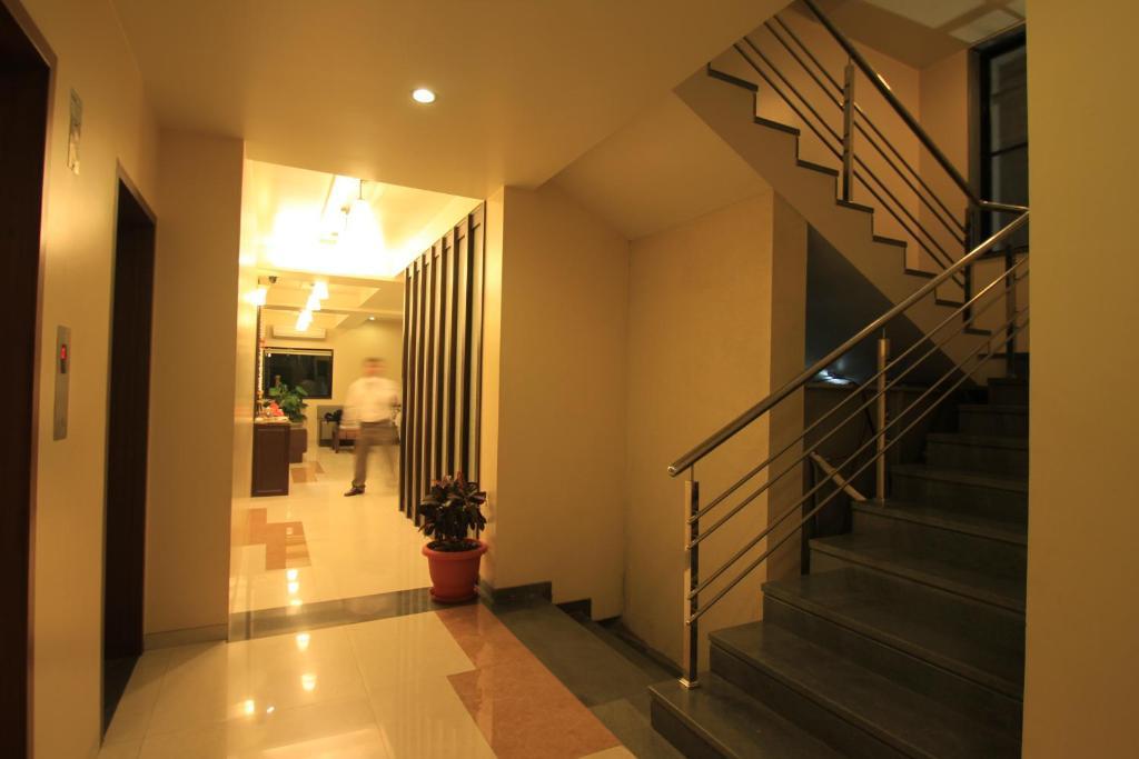 Hotel Sai Smaran Ширди Екстериор снимка