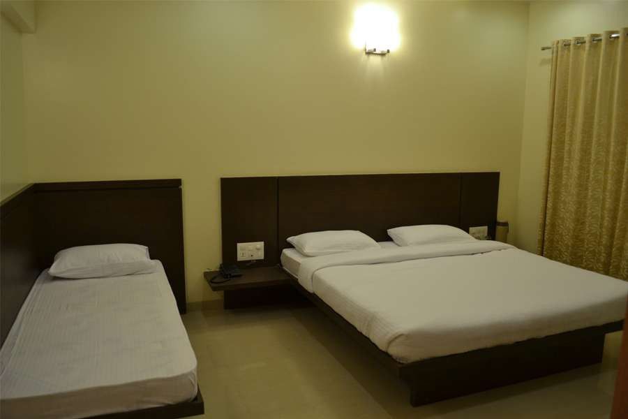 Hotel Sai Smaran Ширди Екстериор снимка
